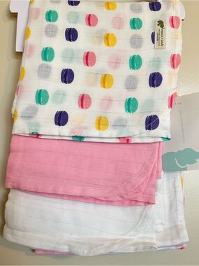 NWT Monica and Andy 3 Muslin Wraps
